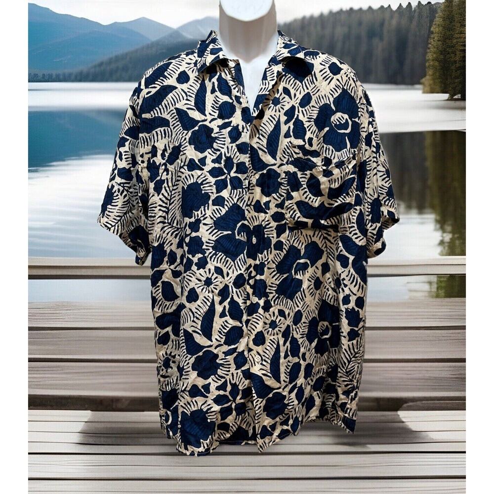 Silks 100% silk men's Hawaii short sleeve, chest pocket Size Medium